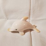 delfino colorato in ceramica in crachele