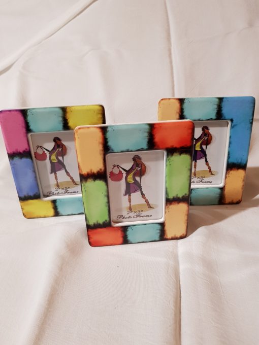 Portafoto in Ceramica mod 2 
Confezionato in Scatola Trasparente con Veletta, Confetti e Pergamena Personalizzata